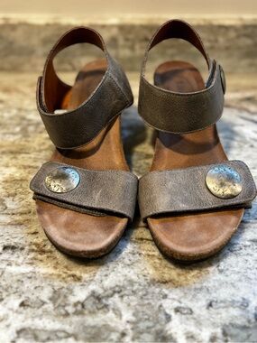 Taos Carousel 3 Women’s Metallic Gray Size 40 (9, 9.5) EUC